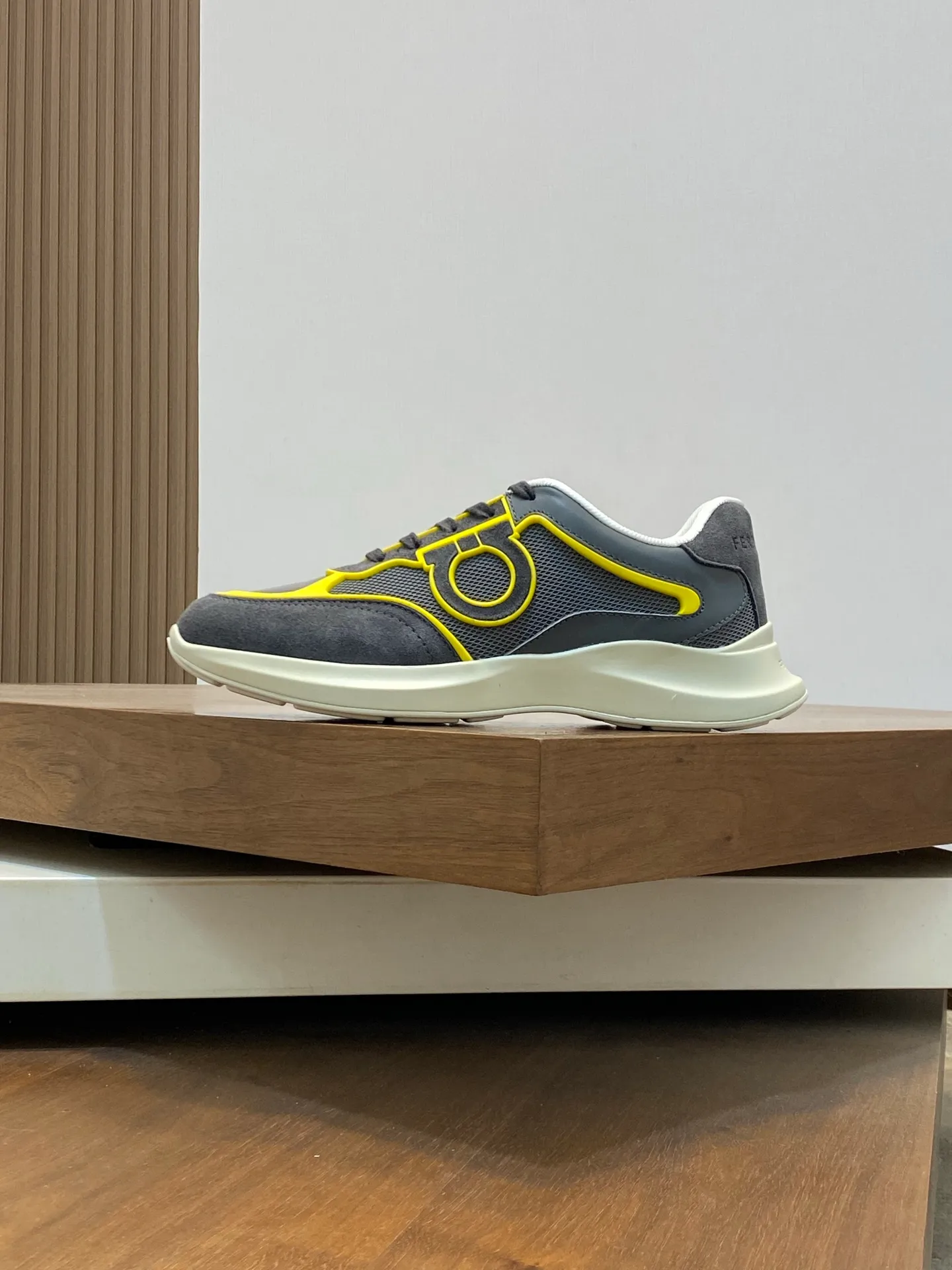 Men's men's shoes 💰700 [Ferragamo] Ferragamo - High-end quality original order - Upper: original cow suede leather with breathable mesh, brand logo sewn on the shoe body - Lining: brand canvas, foot pads; water-dyed cowhide - Outsole: rubber outsole - Super high quality control·Fine workmanship: Prominent (high-end·luxury·grade) Size: 38-44 (38 45, can be customized)